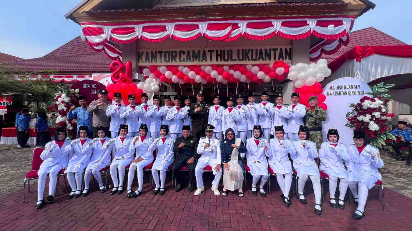 Camat Azisman Pimpin Upacara Peringatan Detik-Detik Proklamasi HUT ke-81 RI di Hulu Kuantan